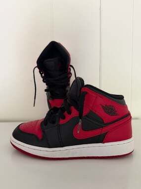Air Jordan 1 Mid GS Bred 2020 554725-074 Youth Size 4Y